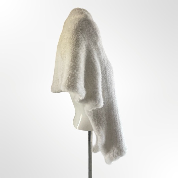 Elegant White Women's Shoulder Throw in size M - Picture 2 of 5